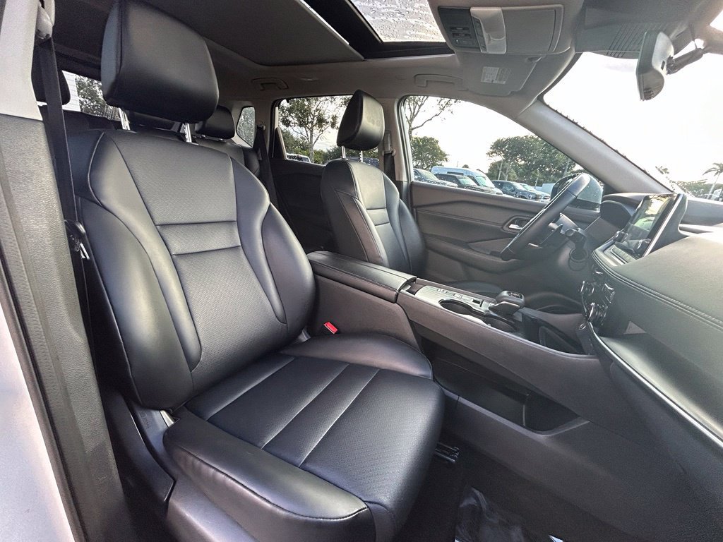 Used 2022 Nissan Rogue SV w/ SV Premium Package FWD image 28