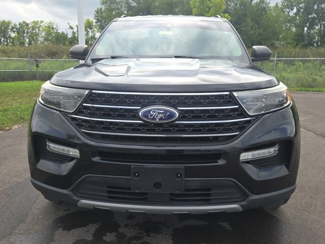 Certified 2020 Ford Explorer XLT w/ Equipment Group 202A AWD/4WD image 3