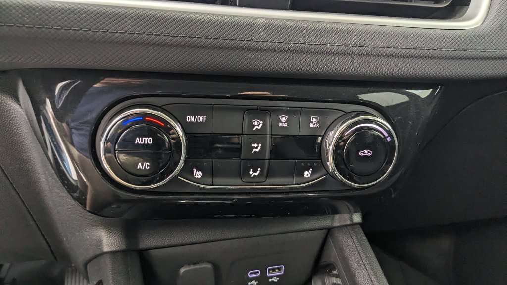 Used 2025 Chevrolet TrailBlazer LT w/ Convenience Package AWD/4WD image 25