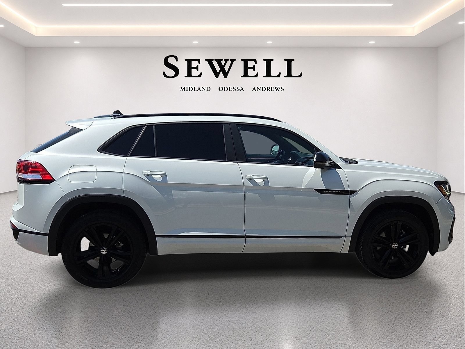 Used 2023 Volkswagen Atlas Cross Sport SEL R-Line AWD/4WD image 4