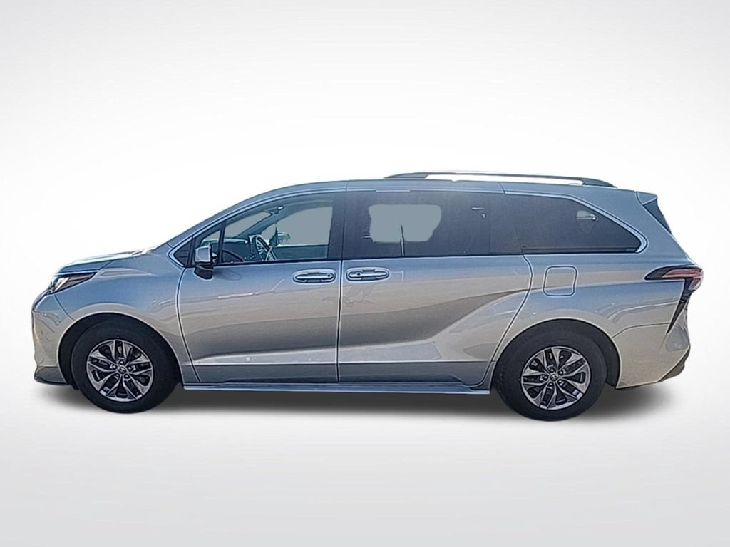 Used 2022 Toyota Sienna LE AWD/4WD image 4
