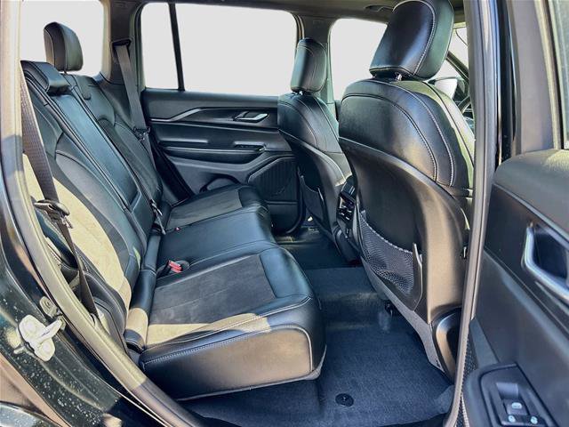 Used 2025 Jeep Grand Cherokee Altitude RWD image 29