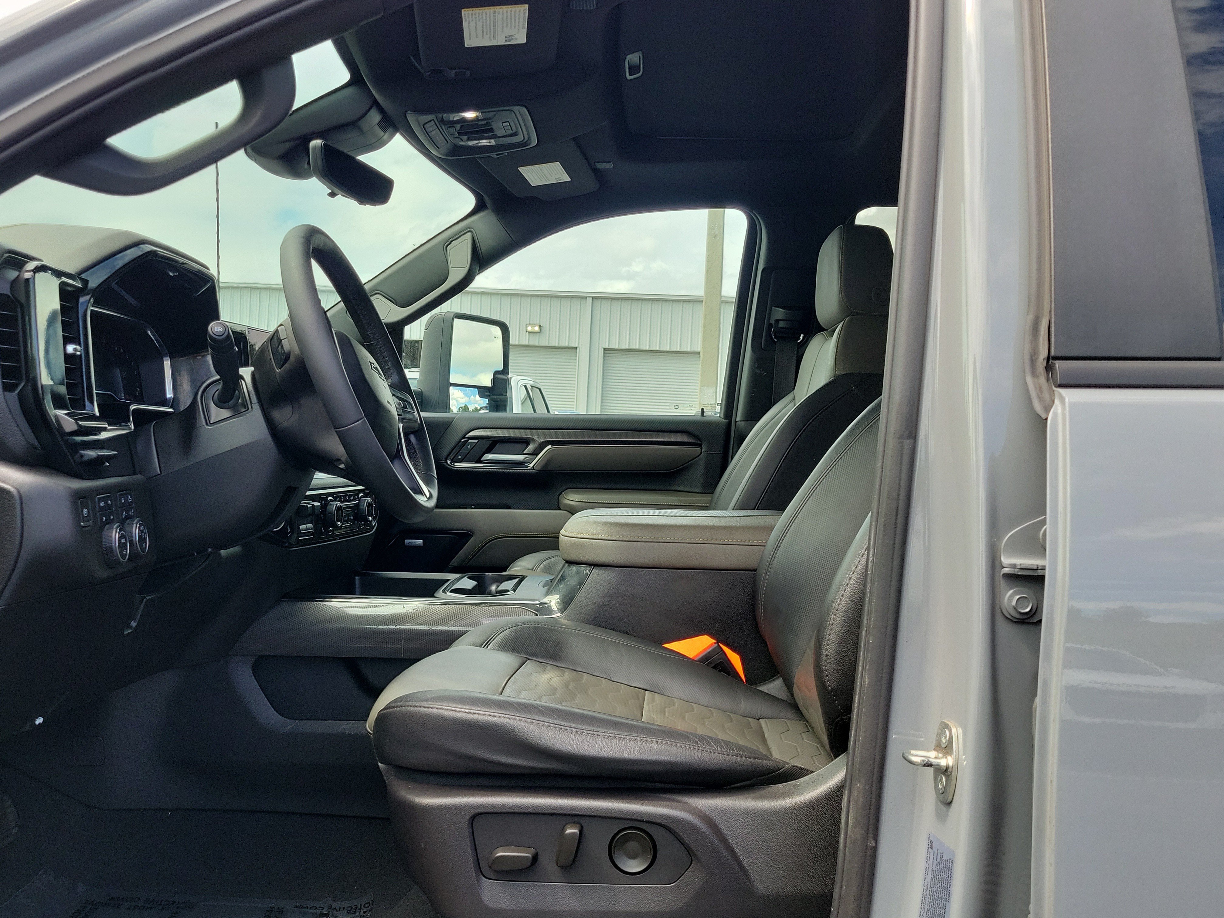 Used 2024 Chevrolet Silverado 2500 ZR2 w/ Technology Package AWD/4WD image 21