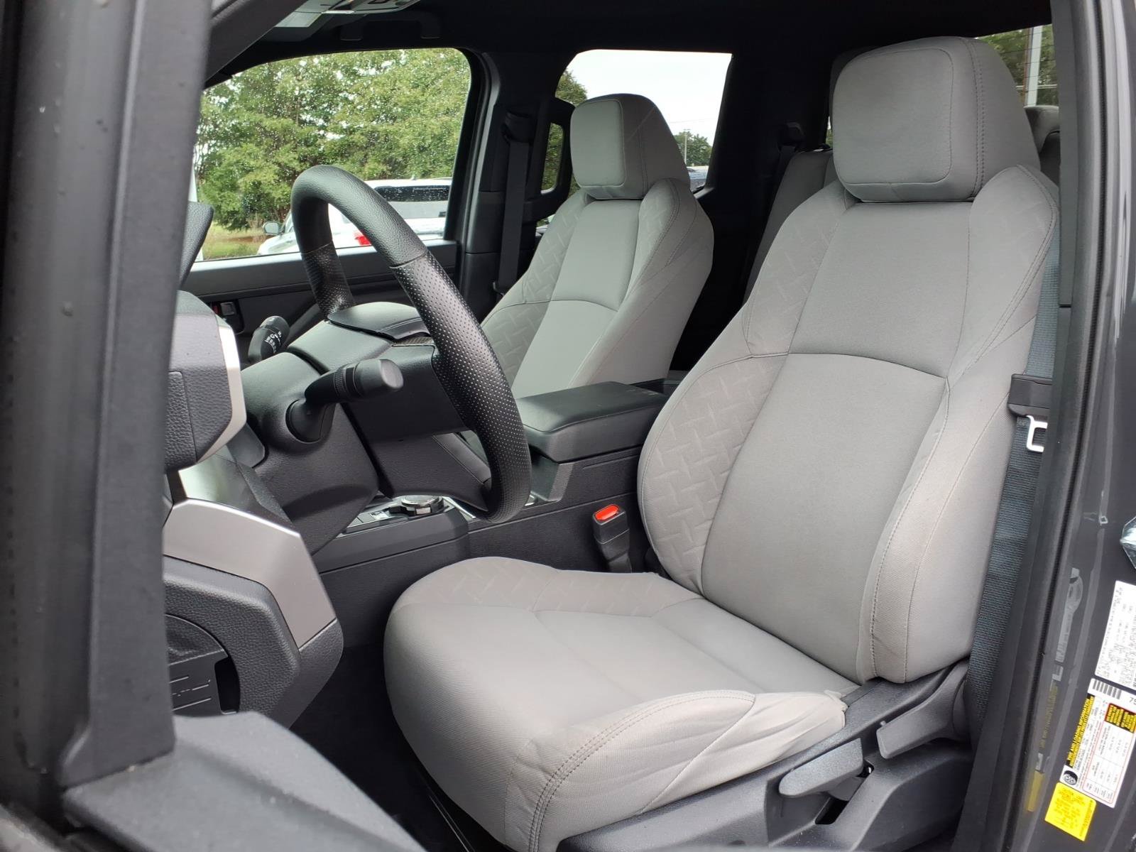 Used 2025 Toyota Tacoma SR5 AWD/4WD image 12