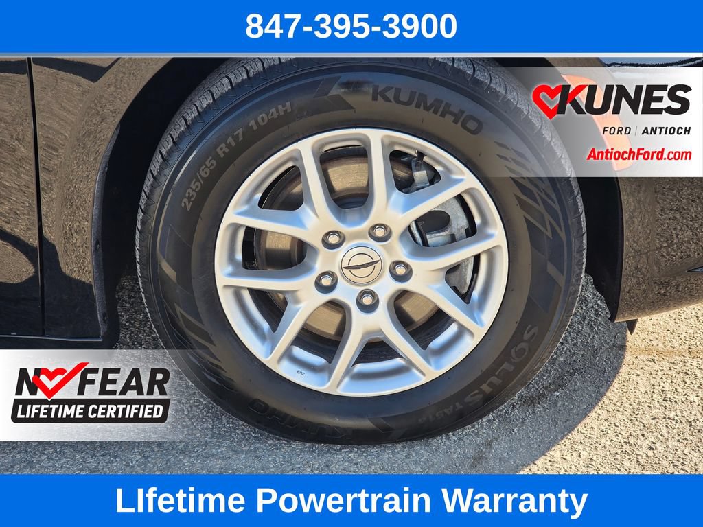 Used 2024 Chrysler Pacifica Touring-L FWD image 9