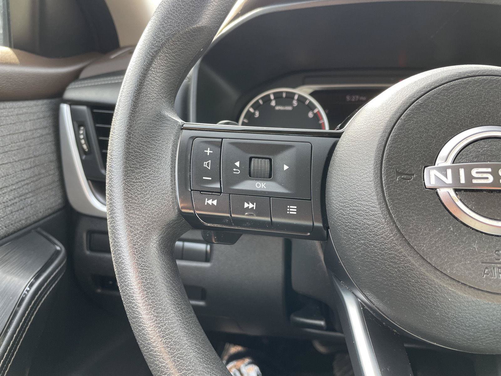 Used 2023 Nissan Rogue SV AWD/4WD image 13