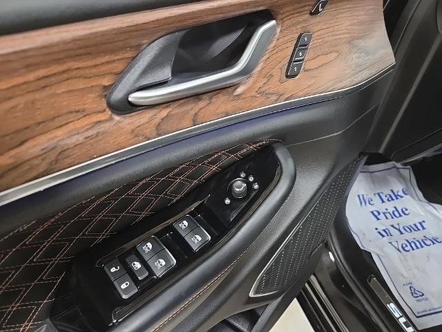 Used 2023 Jeep Grand Cherokee Summit w/ Luxury Tech Group V image 29