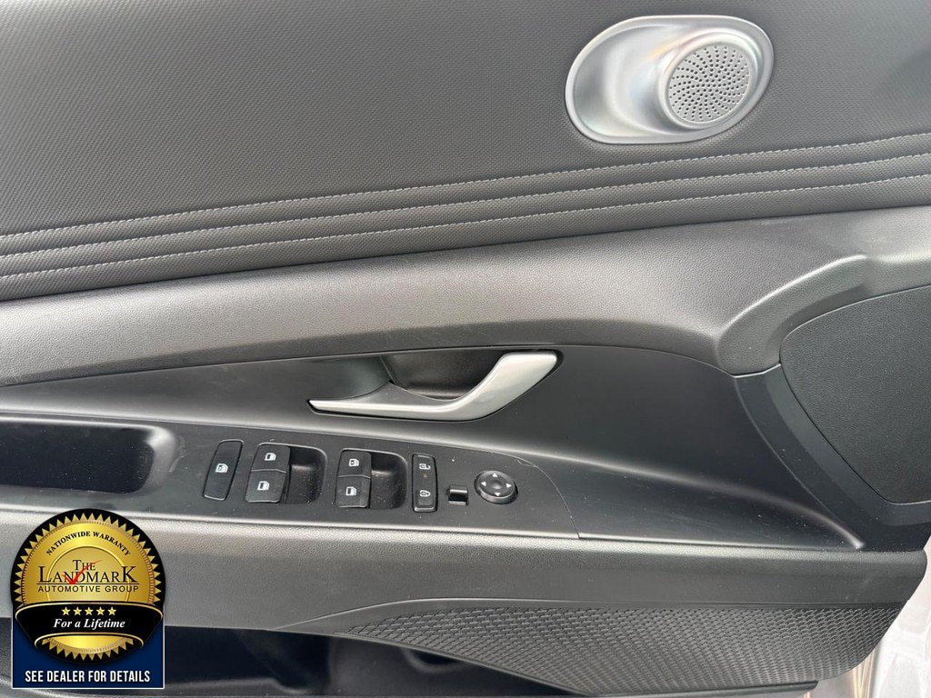 Used 2025 Hyundai Elantra SEL FWD image 8