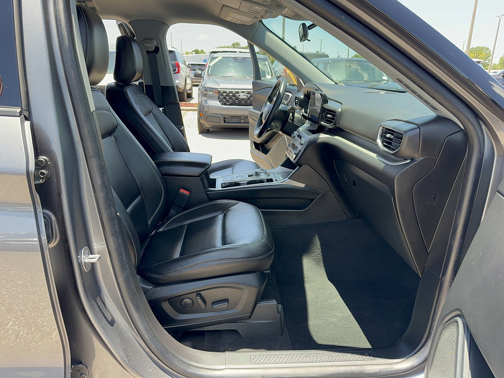 Certified 2022 Ford Explorer XLT w/ Equipment Group 202A RWD image 14