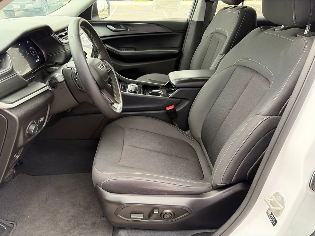 Used 2023 Jeep Grand Cherokee L Laredo RWD image 24