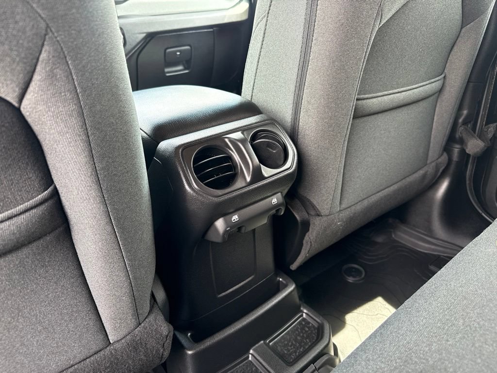 Used 2024 Jeep Wrangler Unlimited AWD/4WD image 30