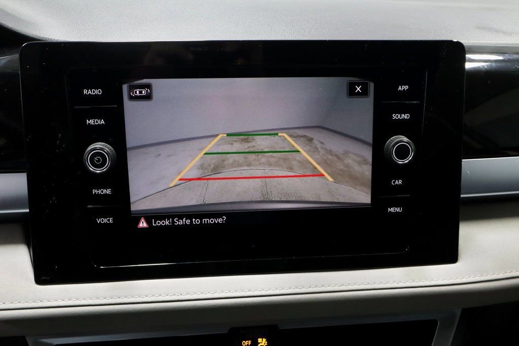 Used 2025 Volkswagen Taos SE image 9