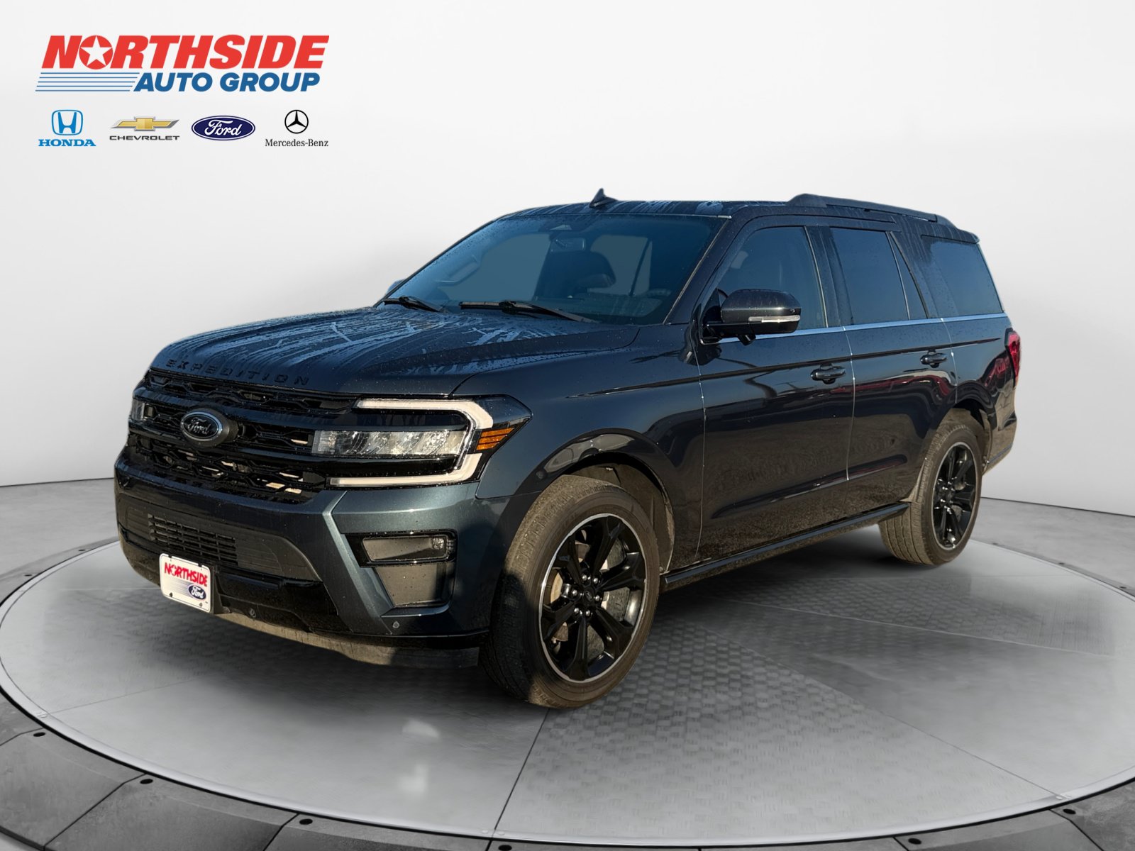 Certified 2024 Ford Expedition Limited RWD image 3