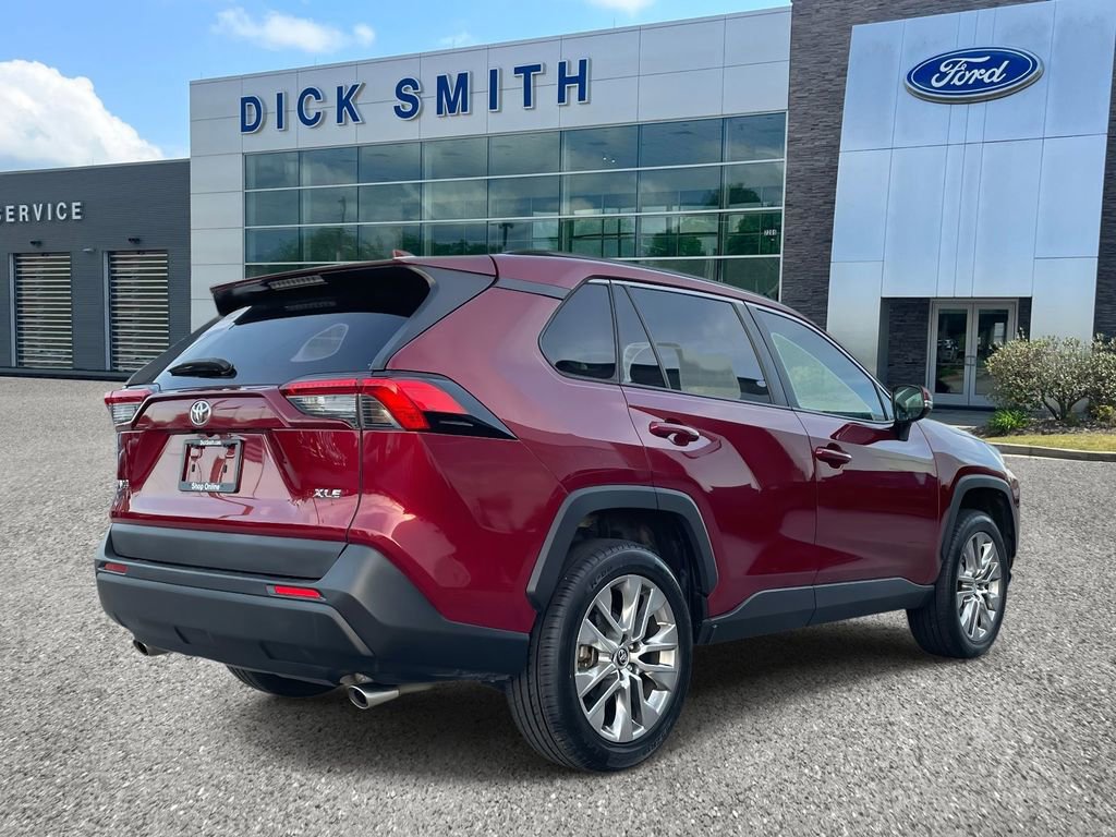Used 2020 Toyota RAV4 XLE Premium image 4