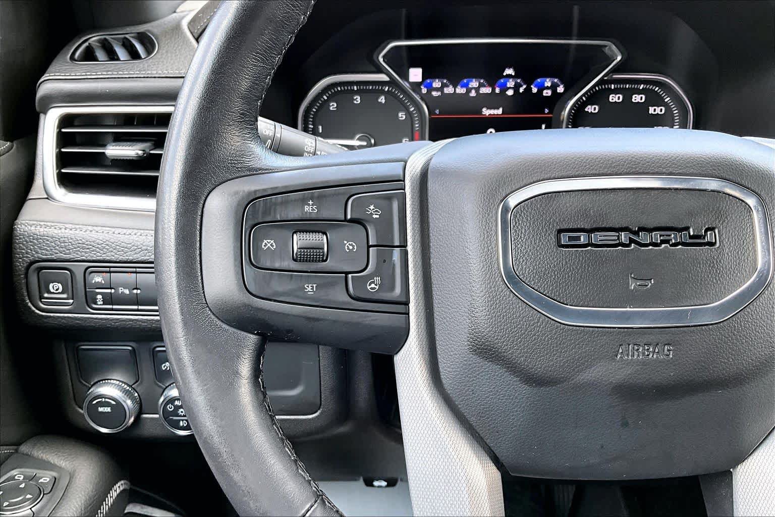 Used 2021 GMC Yukon Denali w/ LPO, Illumination Package RWD image 24