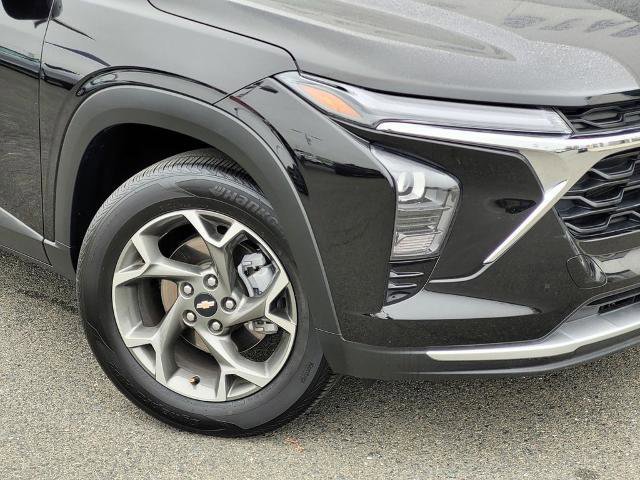 Used 2025 Chevrolet Trax LT w/ LT Convenience Package image 9