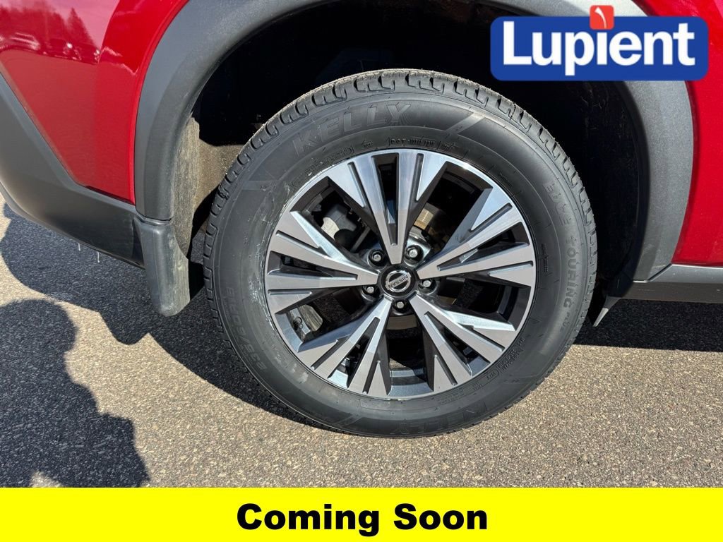 Used 2021 Nissan Rogue SV image 2