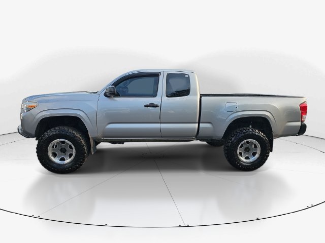 Used 2017 Toyota Tacoma SR AWD/4WD image 6