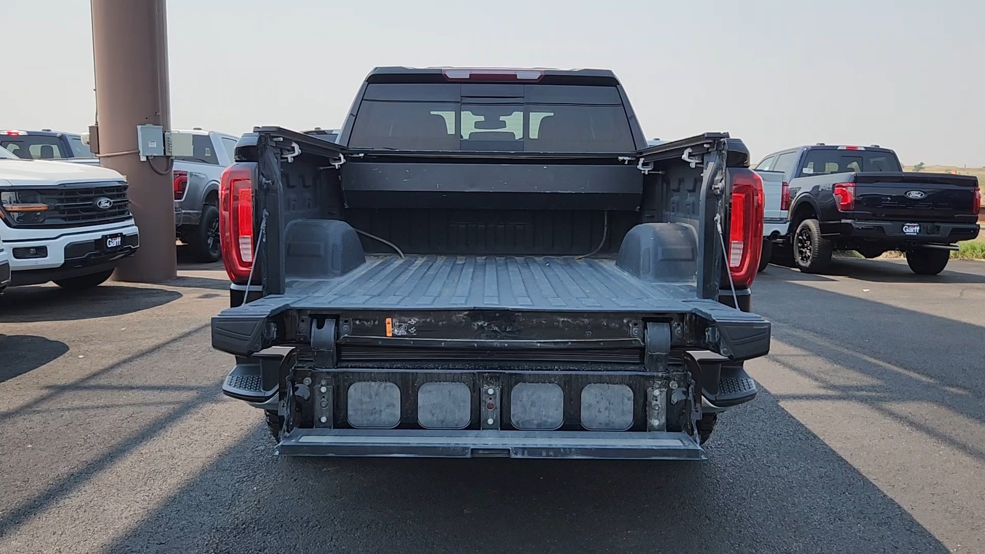 Used 2021 GMC Sierra 1500 SLT w/ SLT Premium Plus Package AWD/4WD image 18