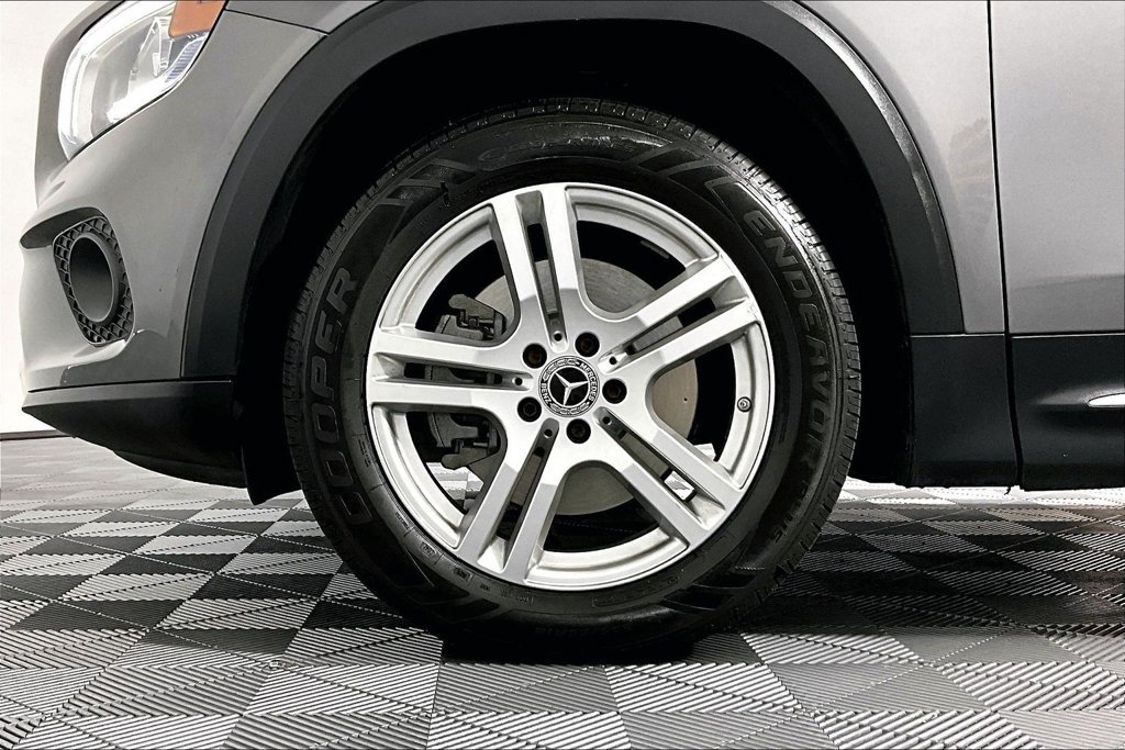 Used 2022 Mercedes-Benz GLB 250 4MATIC w/ Premium Package Lite image 8