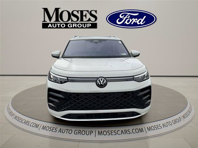 Used 2026 Volkswagen Tiguan SEL R-Line AWD/4WD image 2