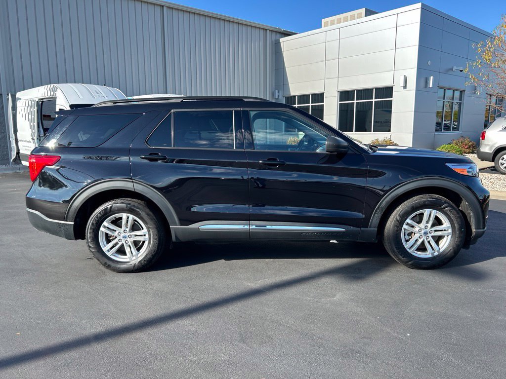Certified 2022 Ford Explorer XLT w/ Equipment Group 202A AWD/4WD image 5