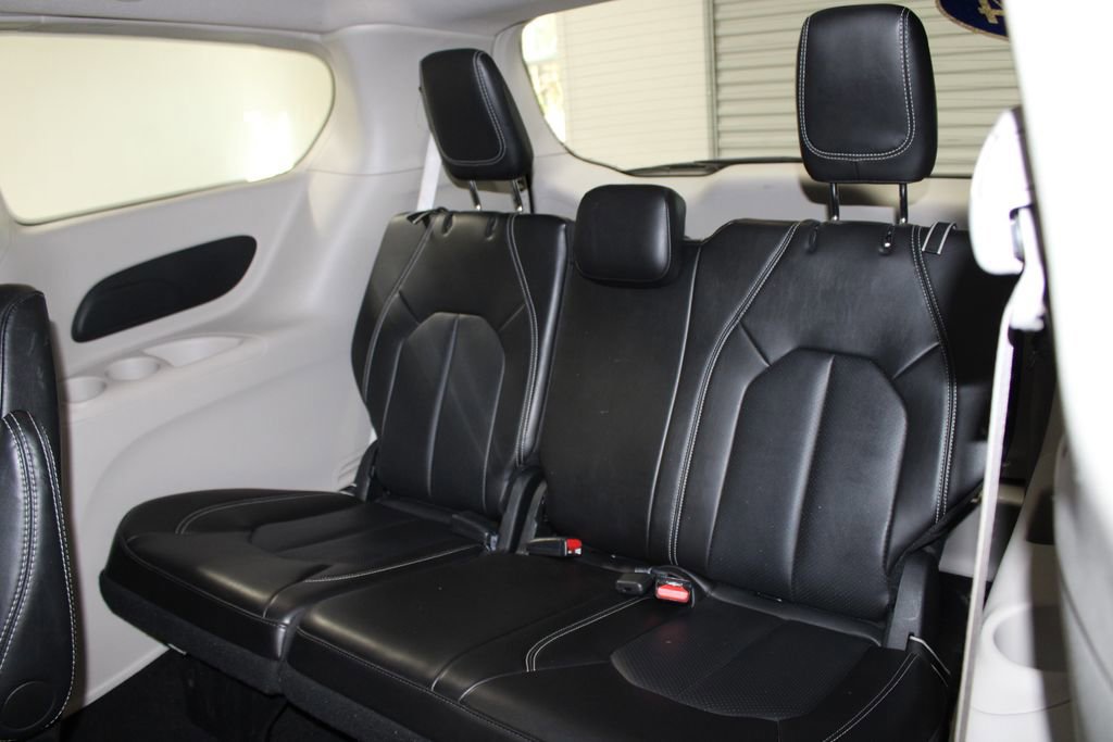 Used 2024 Chrysler Pacifica Touring-L image 26