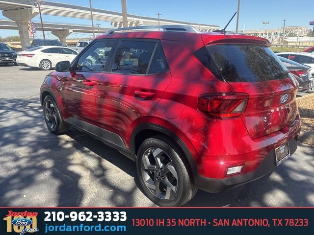 Used 2023 Hyundai Venue SEL w/ Cargo Package image 2