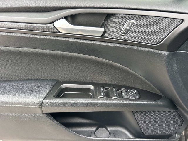 Certified 2018 Ford Fusion SE w/ Equipment Group 201A FWD image 28