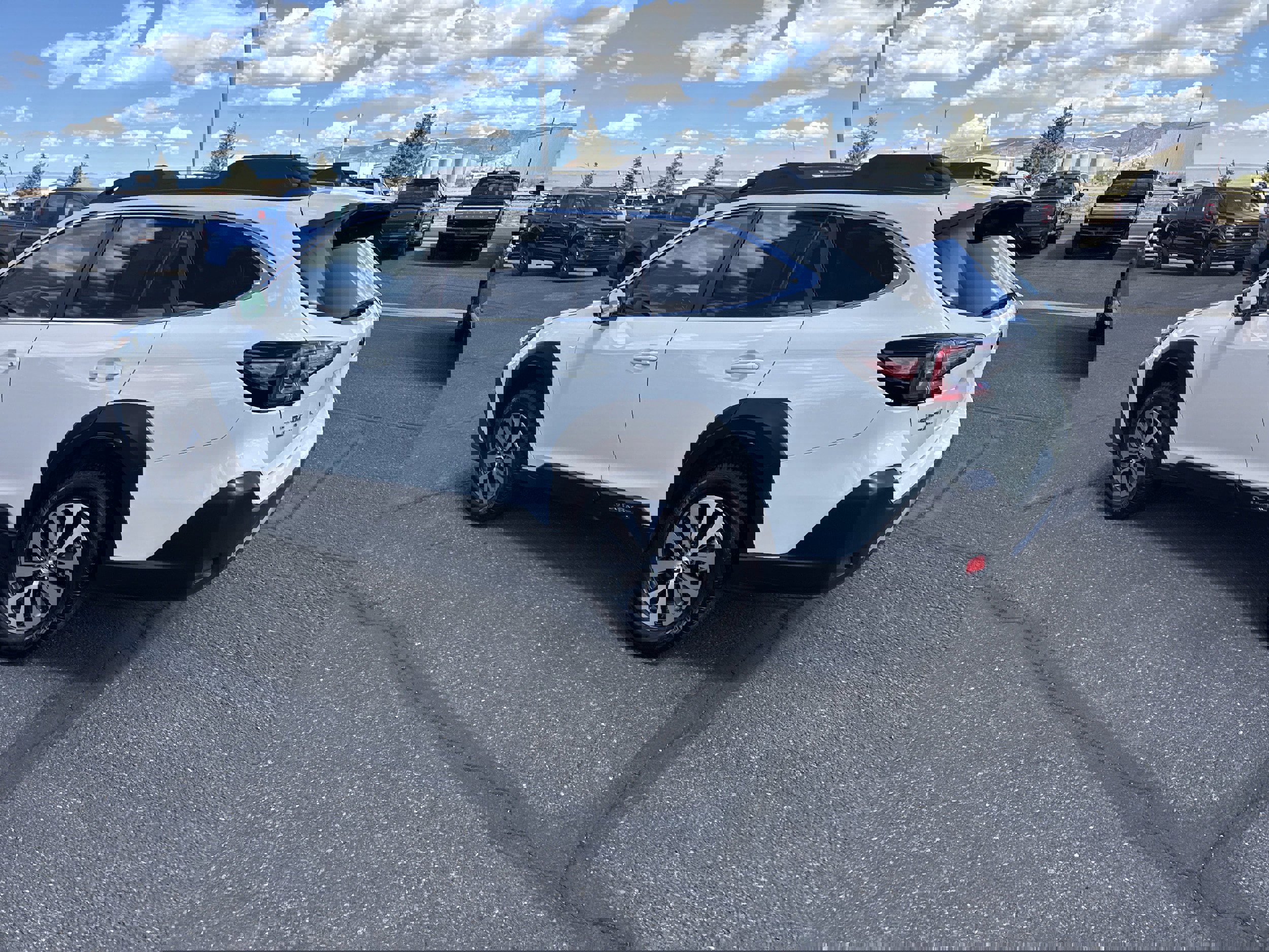 Used 2023 Subaru Outback Premium image 3