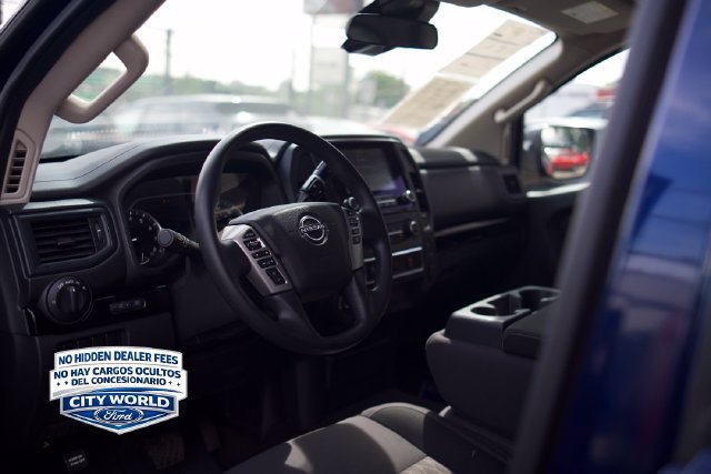 Used 2023 Nissan Titan 4x4 Crew Cab image 8