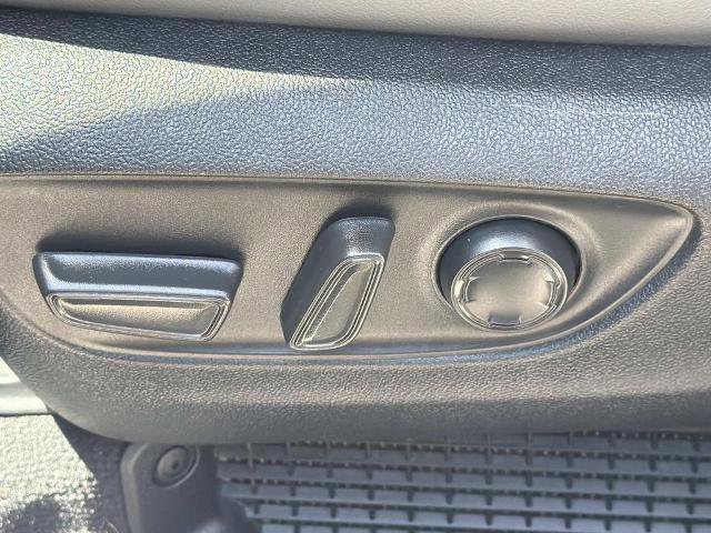 Used 2024 Toyota Sienna XLE w/ XLE Plus Package FWD image 25