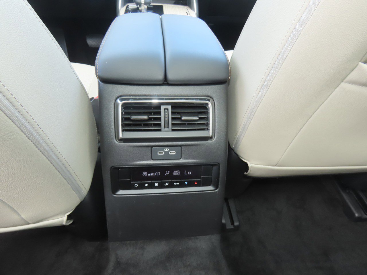 Used 2024 MAZDA CX-90 Plug-In Hybrid w/ Premium Pkg AWD/4WD image 22