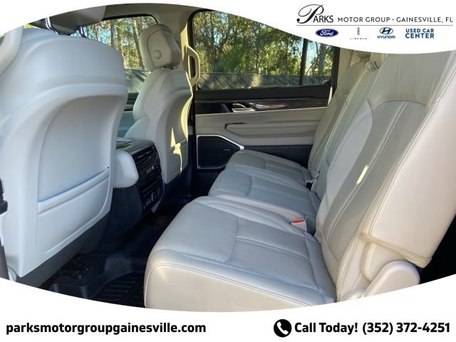 Used 2022 Jeep Wagoneer Series II AWD/4WD image 12