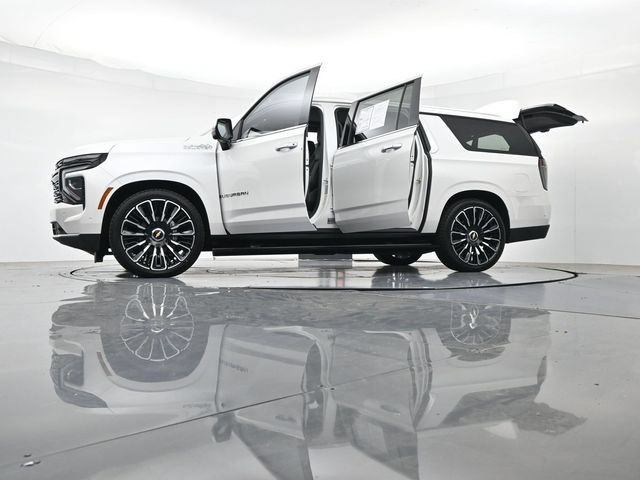 Used 2025 Chevrolet Suburban High Country AWD/4WD image 57