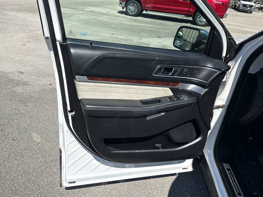 Certified 2017 Ford Explorer Platinum image 14