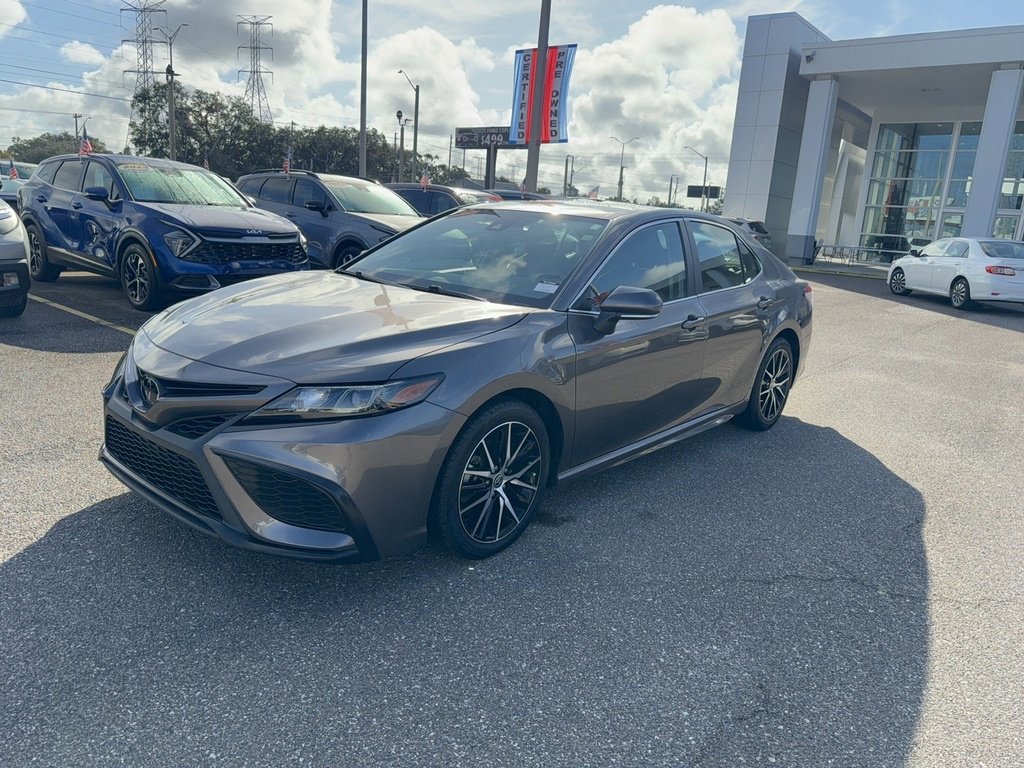 Used 2023 Toyota Camry SE image 5