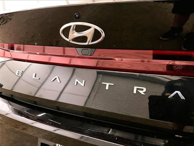 Used 2023 Hyundai Elantra SEL w/ Convenience Package FWD image 13