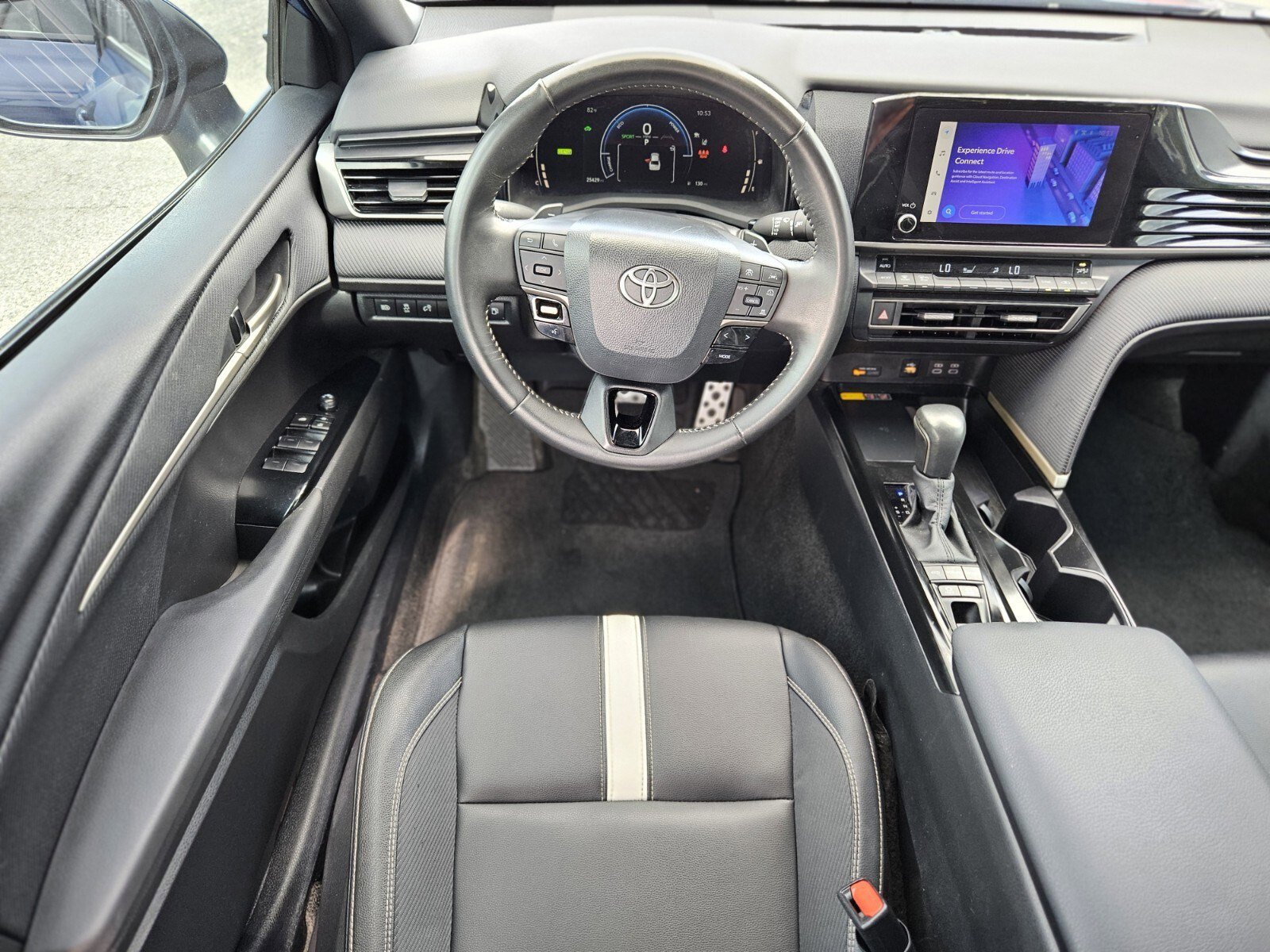 Used 2025 Toyota Camry SE image 14