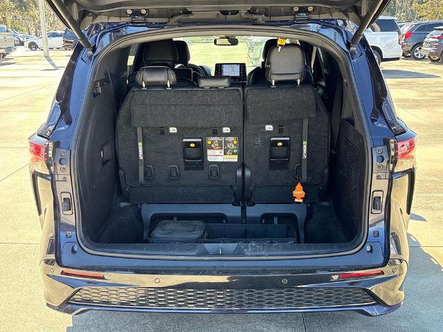 Used 2024 Toyota Sienna XSE image 33