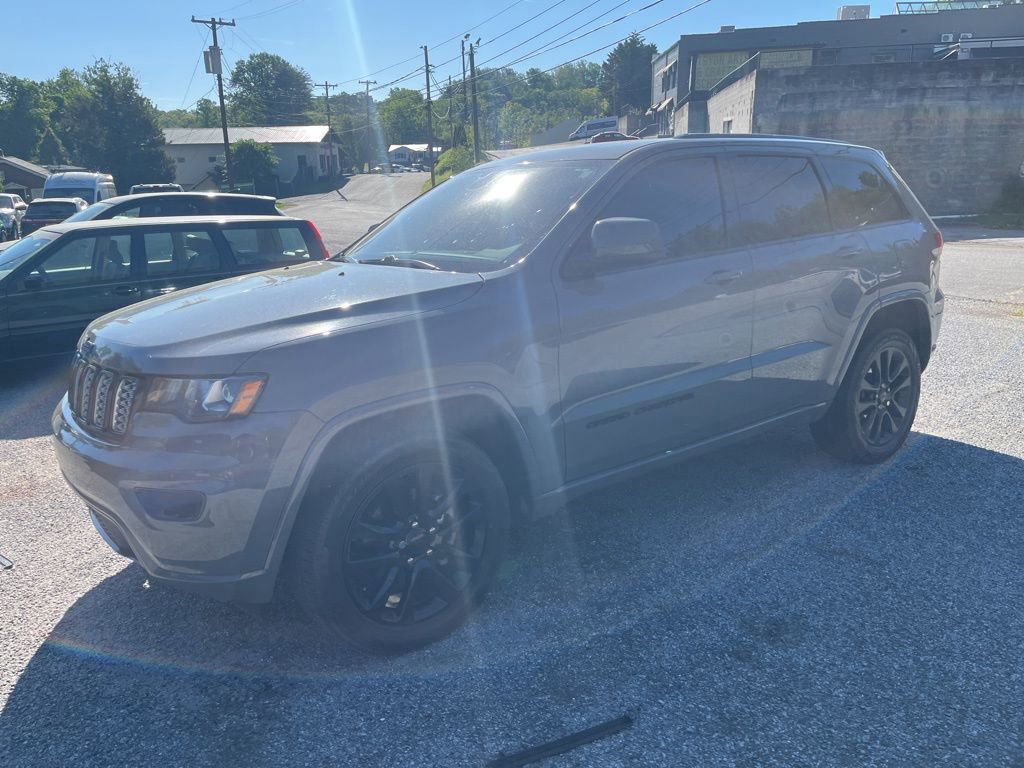 Used 2020 Jeep Grand Cherokee Altitude image 3
