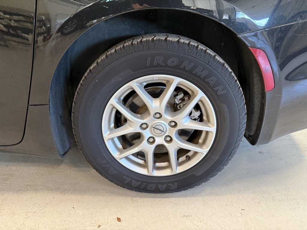 Used 2023 Chrysler Pacifica Touring-L image 9