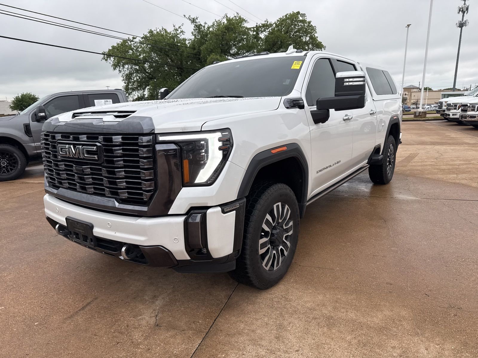Used 2024 GMC Sierra 2500 Denali Ultimate AWD/4WD image 3