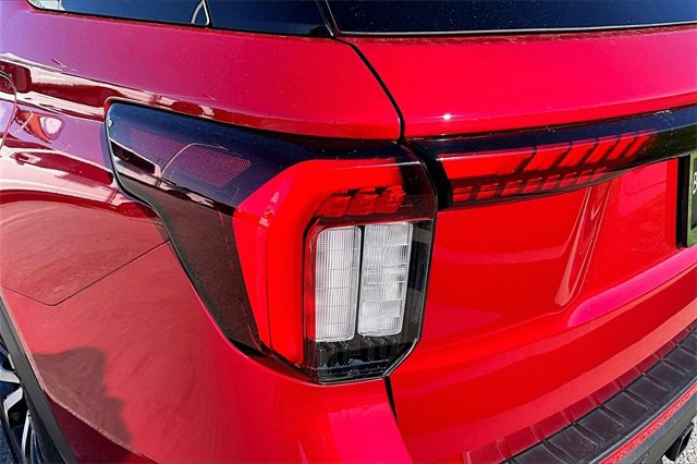 Certified 2025 Ford Explorer ST-Line w/ Premium Package image 31