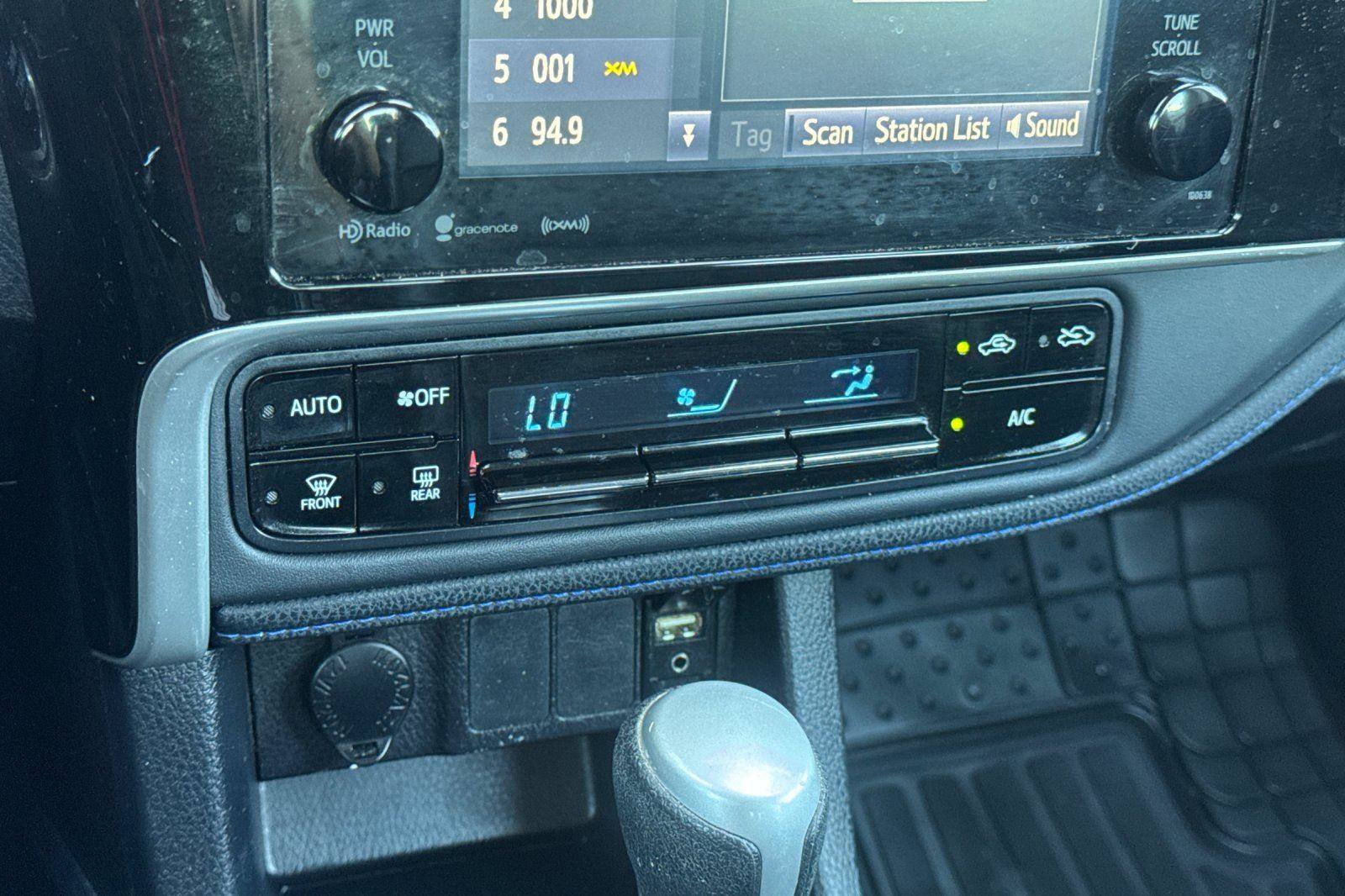 Used 2017 Toyota Corolla SE image 15