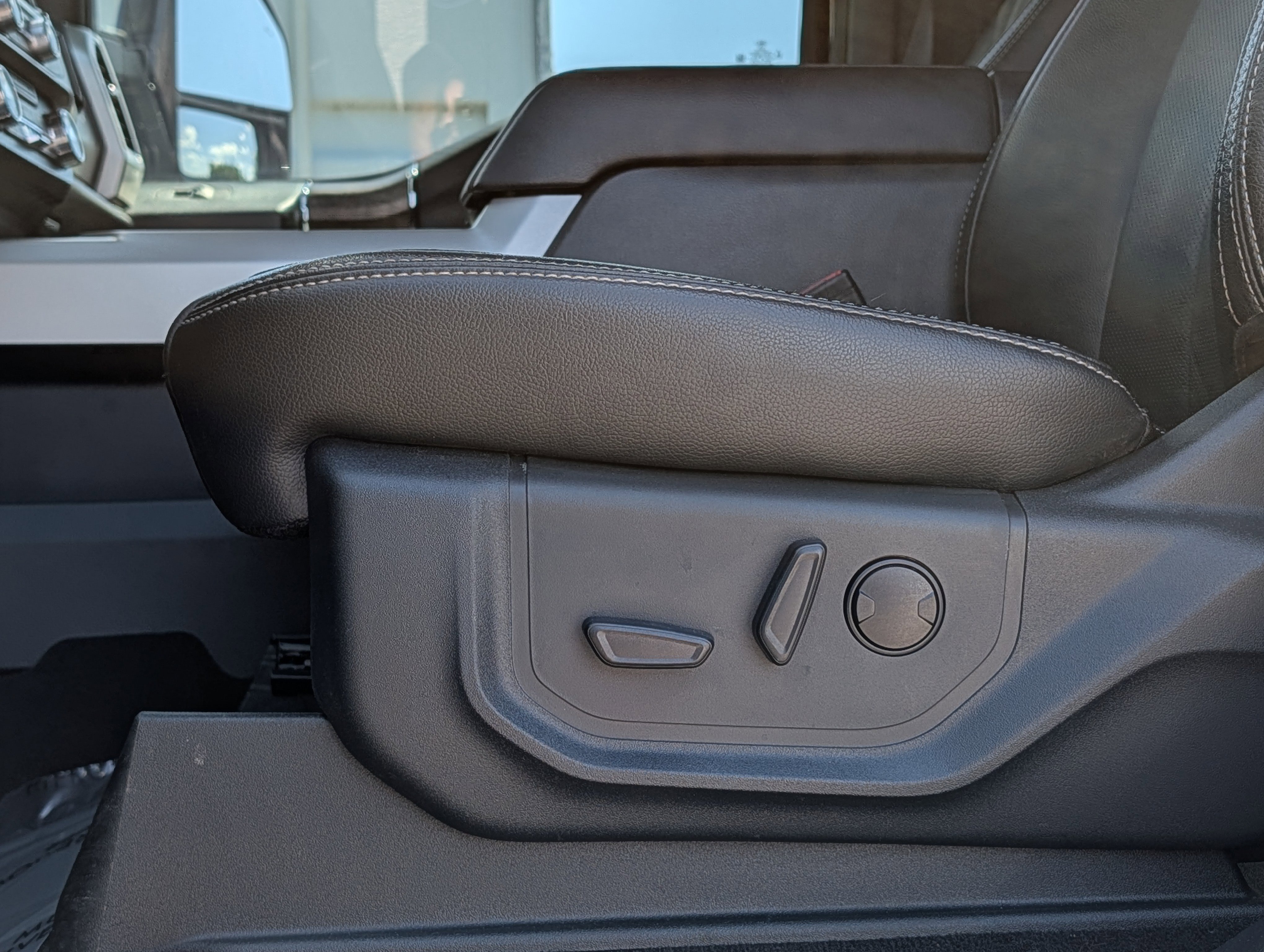 Certified 2022 Ford F250 Lariat w/ Tremor Off-Road Package image 29