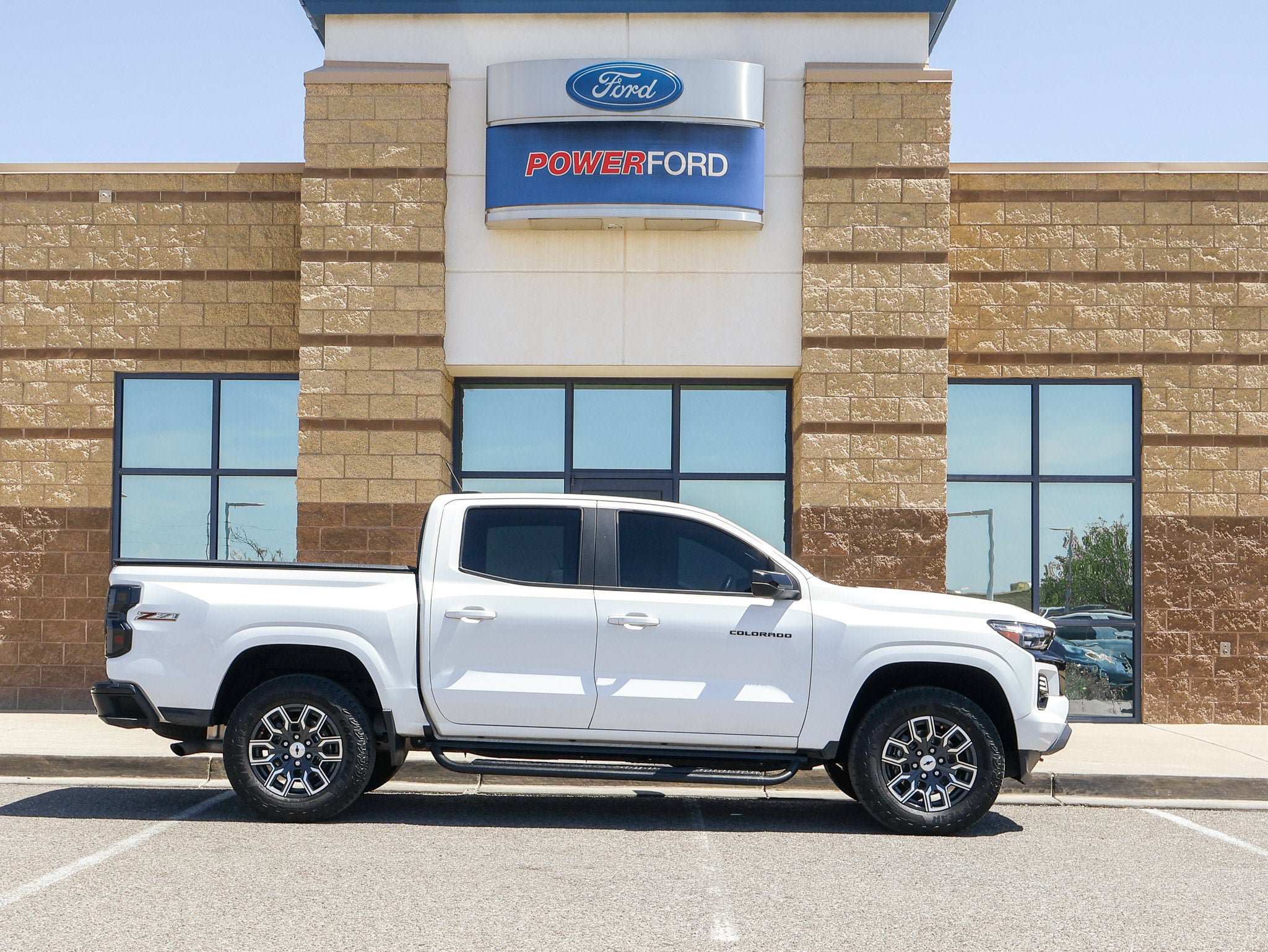 Used 2023 Chevrolet Colorado Z71 w/ Z71 Convenience Package 2 AWD/4WD image 5