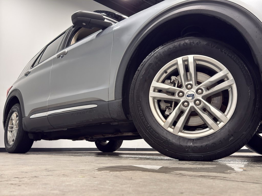 Certified 2022 Ford Explorer XLT w/ Class IV Trailer Tow Package image 2