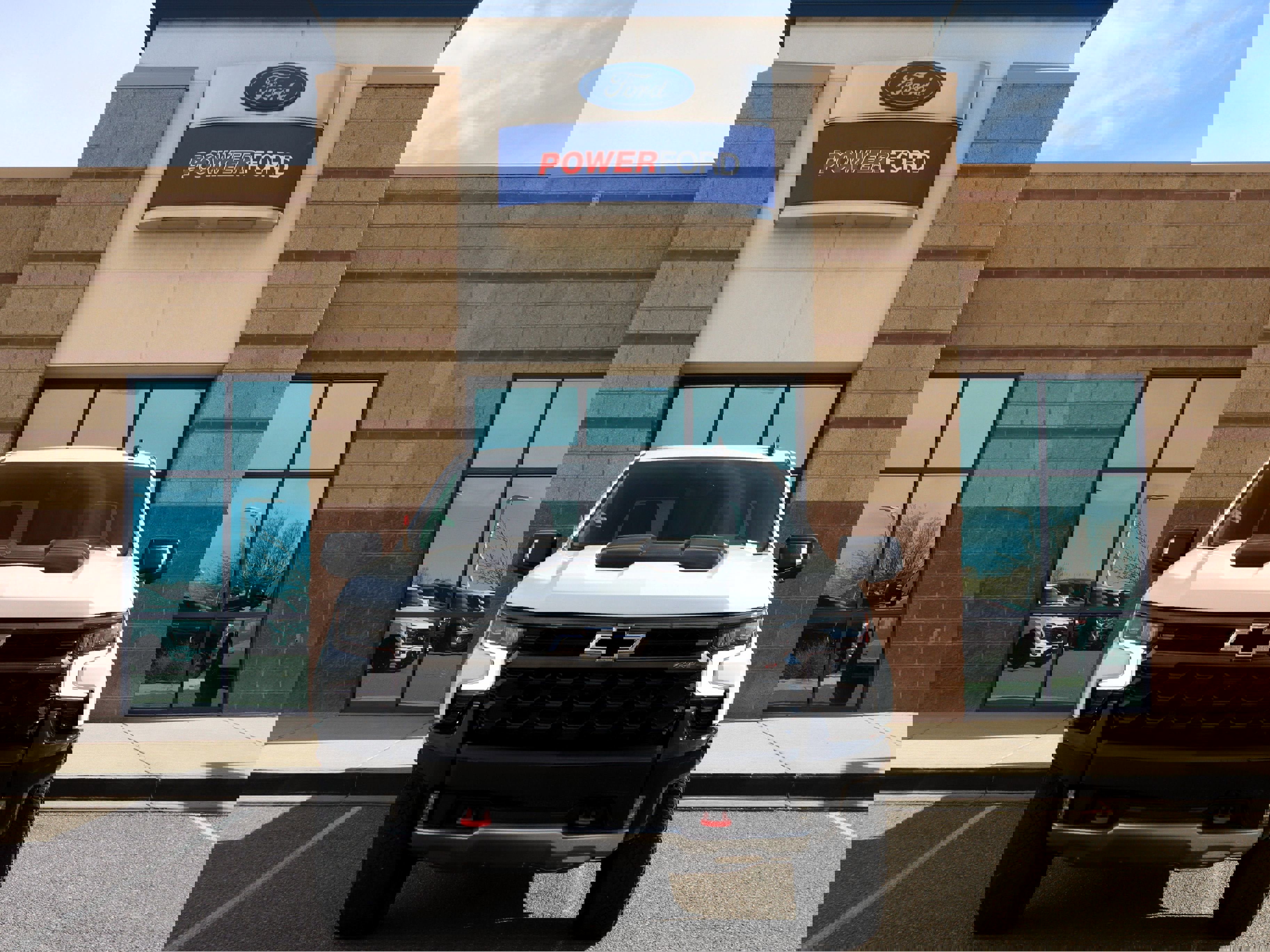 Used 2023 Chevrolet Silverado 1500 ZR2 w/ Technology Package image 9