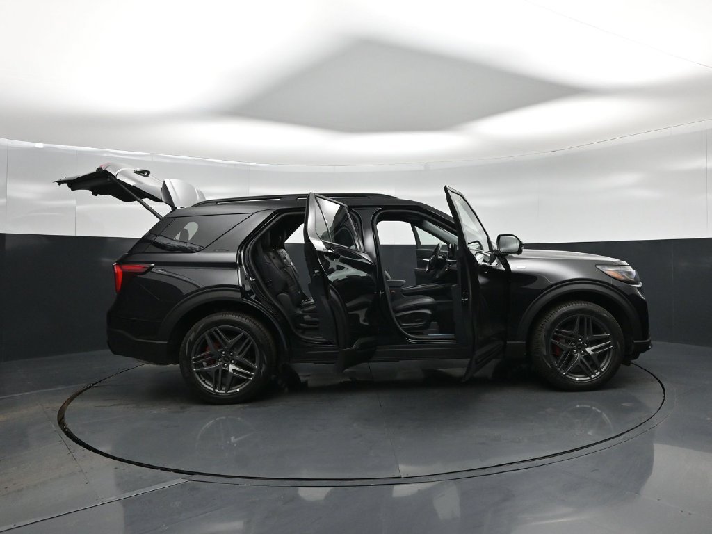 Certified 2026 Ford Explorer ST-Line w/ ST-Line Street Pack AWD/4WD image 5